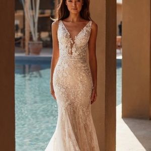 Mika no a wedding dress